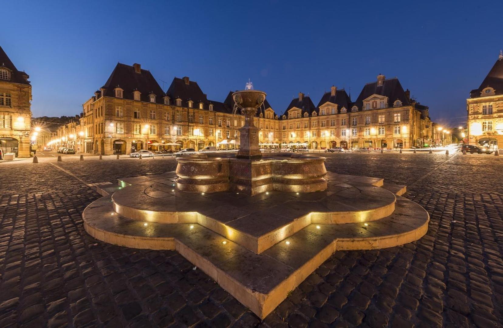 Budget Appart Avec Parking Au Centre-Ville Charleville-Mezieres Exterior foto